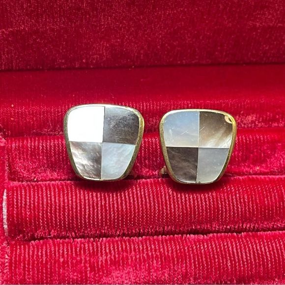 ⚫️⚫️⚫️ Mother of Pearl Checkerboard Cuff Links in Gold Plating - Picture 2 of 7